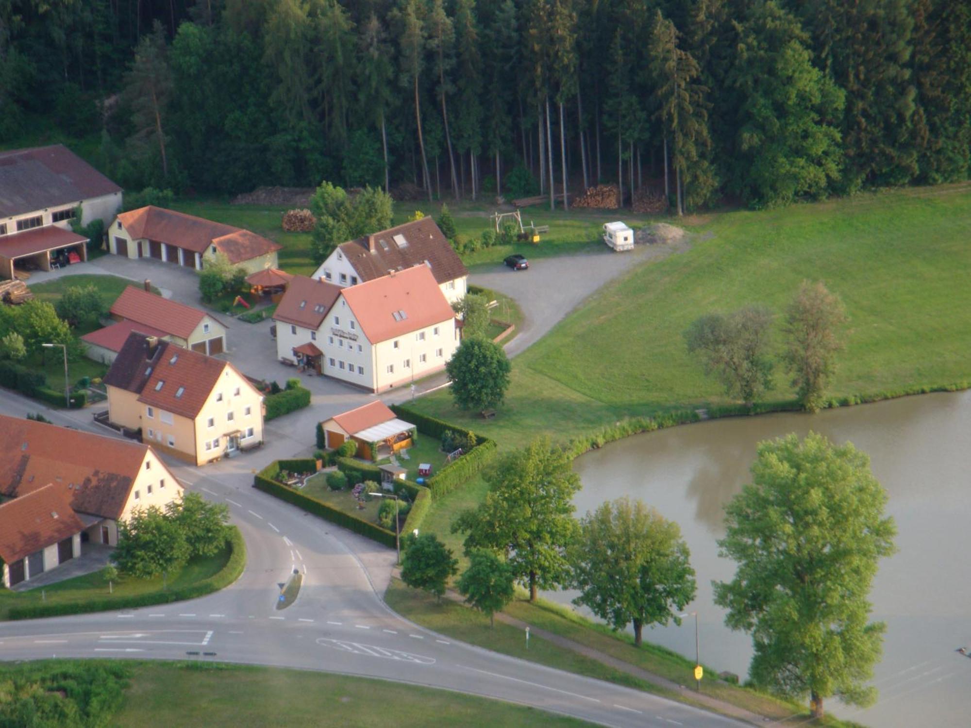 Pension Zum Grunen Wald Hotel Feuchtwangen Exterior foto