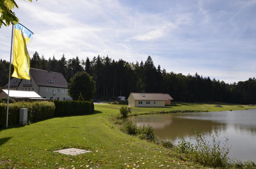 Pension Zum Grunen Wald Hotel Feuchtwangen Exterior foto