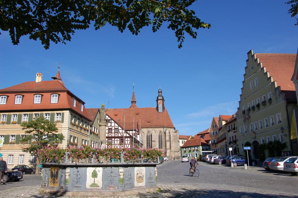 Pension Zum Grunen Wald Hotel Feuchtwangen Exterior foto